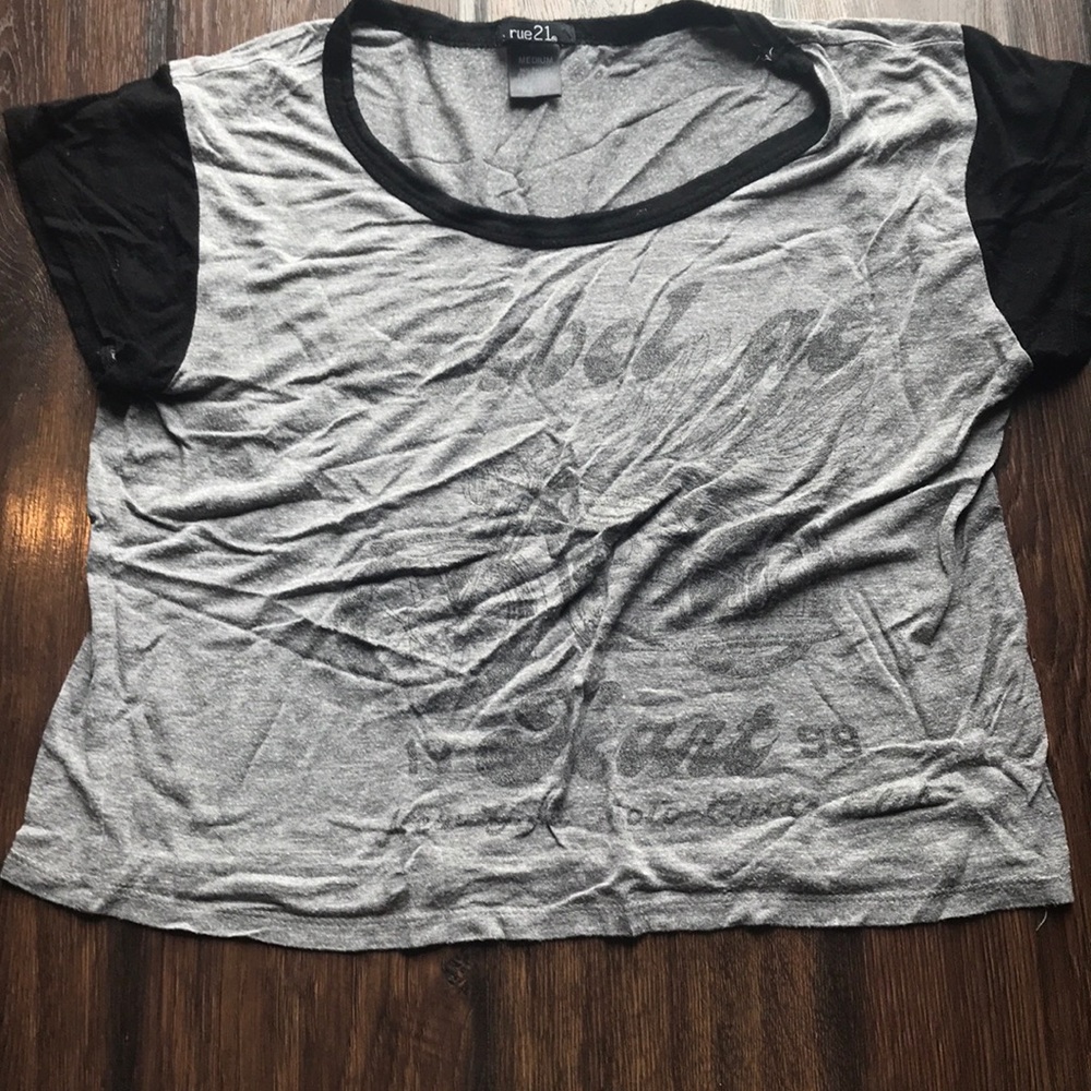 gray and black shirt